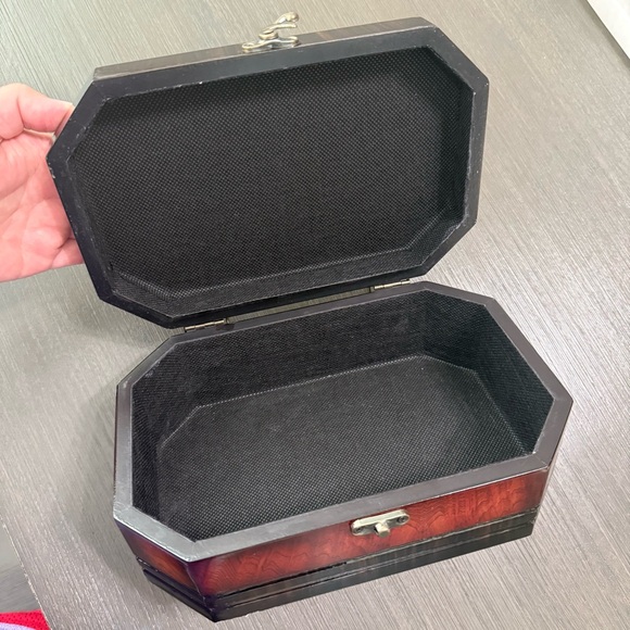 Elegant Wooden Jewelry Box with Lock - Picture 2 of 9